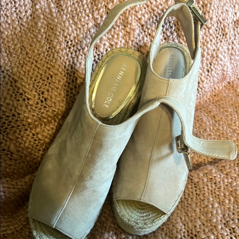 Kenneth Cole Cream Espadrille Sandals
